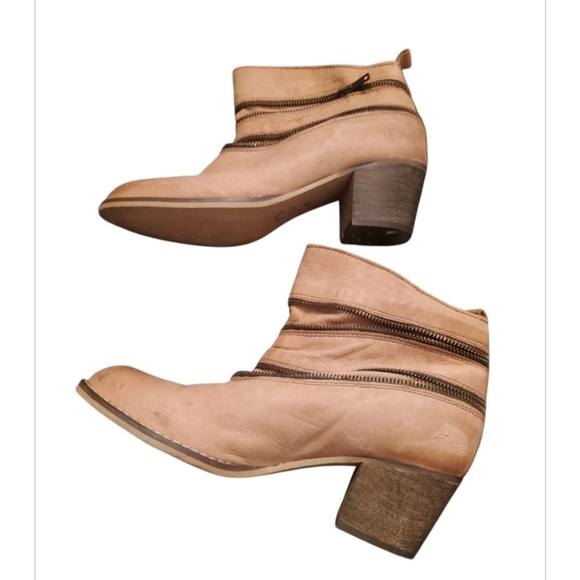 Sundance Womams Leather Ankle Boots, Size 39 (8.5) - Picture 3 of 8